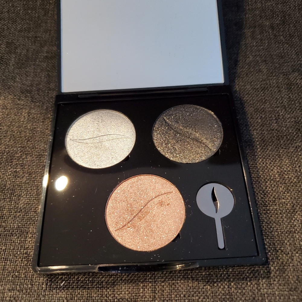 6/$30  👝🎨  Like new sephora eye shadow compact!